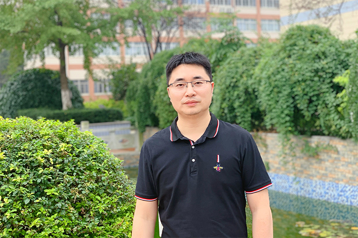 江云华720.jpg